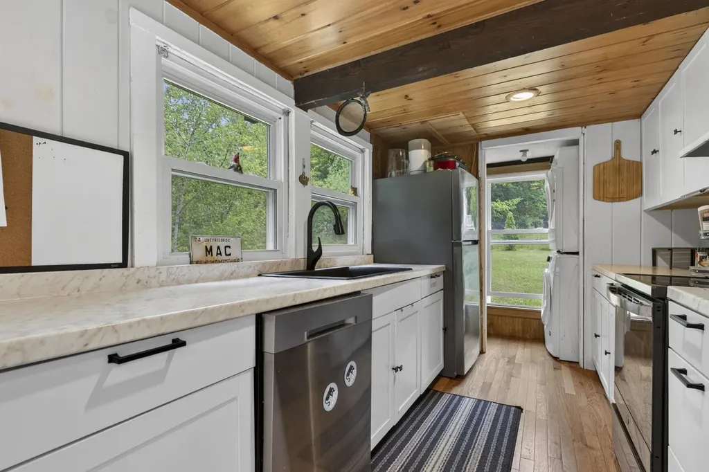 20 Sunrise Place Hillsborough NH 03244