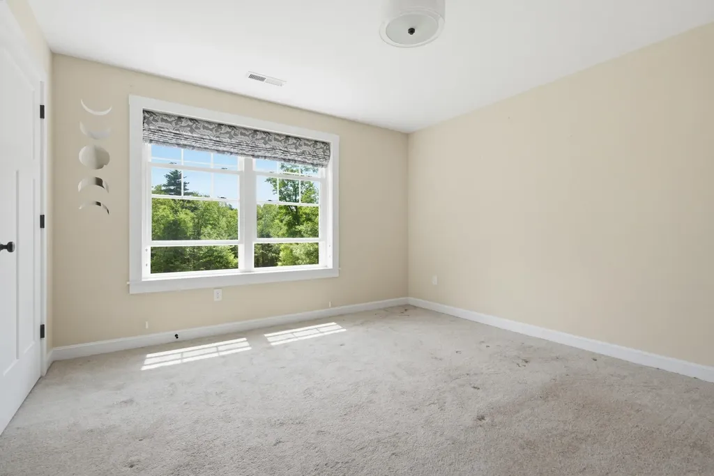 52 Calla Road Londonderry NH 03053