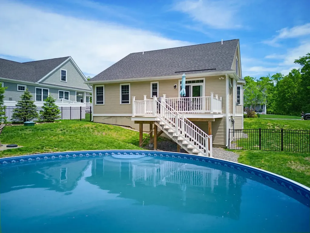 52 Calla Road Londonderry NH 03053