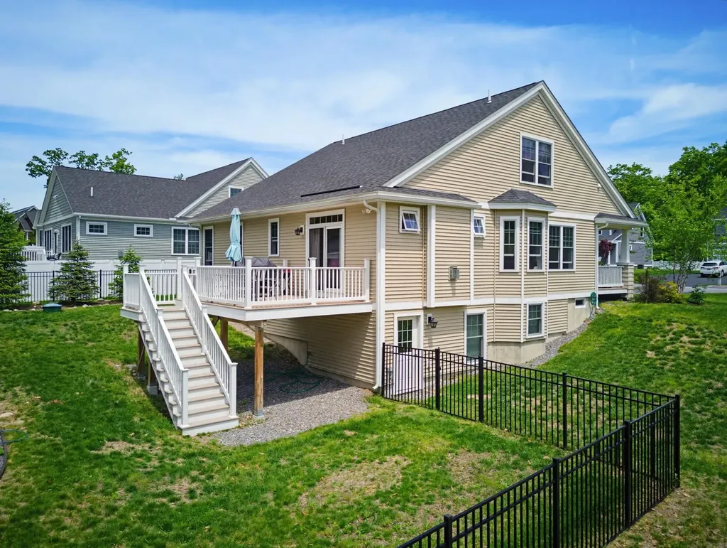 52 Calla Road Londonderry NH 03053