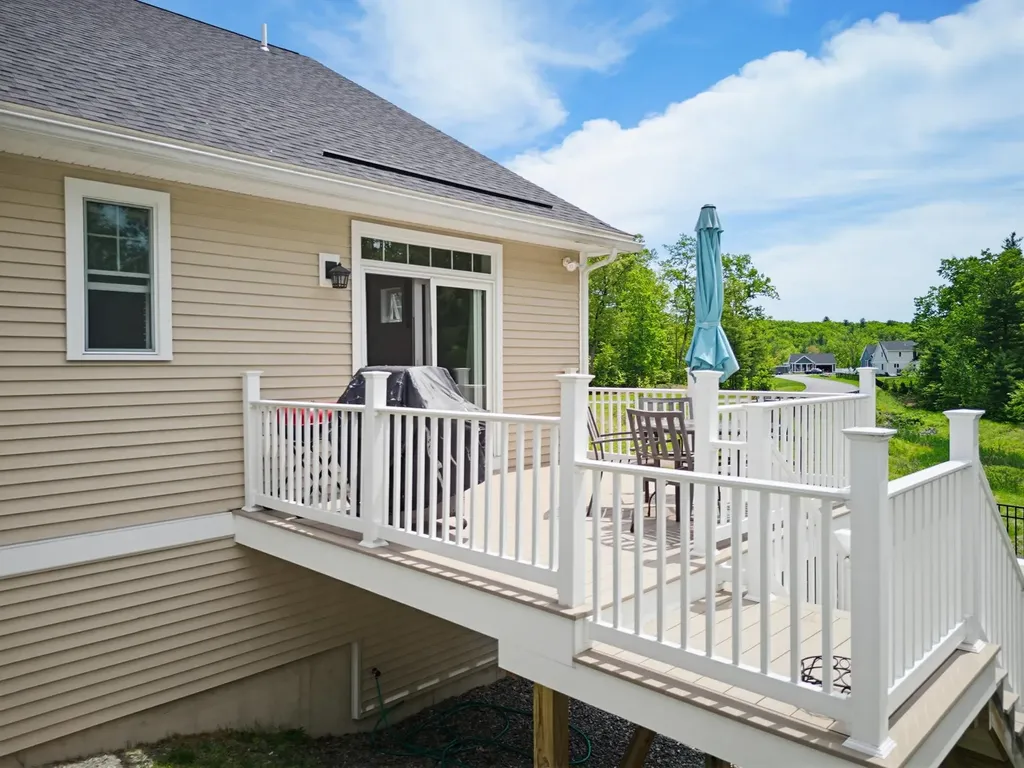 52 Calla Road Londonderry NH 03053