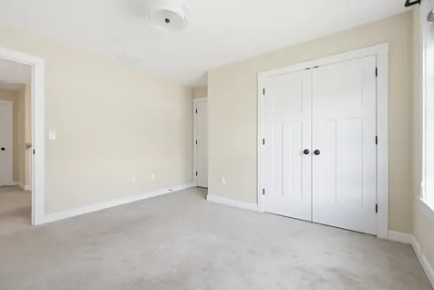 52 Calla Road Londonderry NH 03053