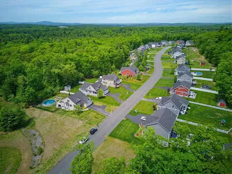 52 Calla Road Londonderry NH 03053