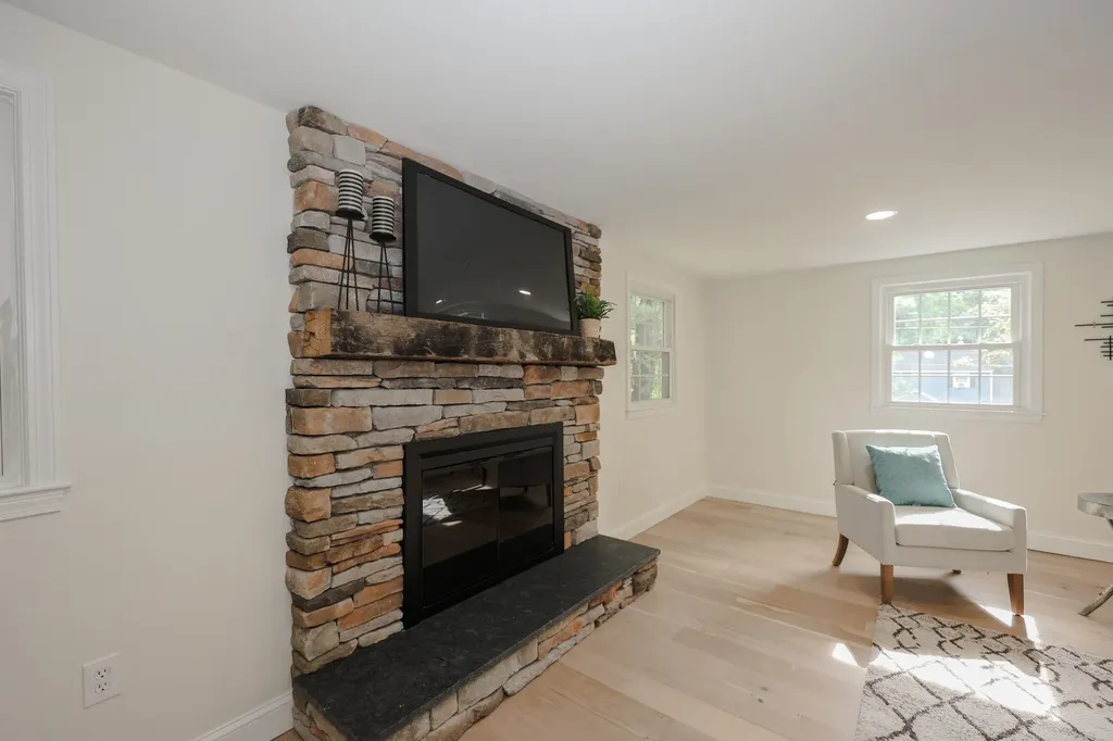 9 Northfield Road Amherst NH 03031
