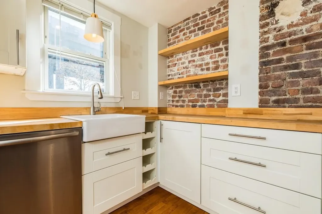 23 Concord Way Portsmouth NH 03801