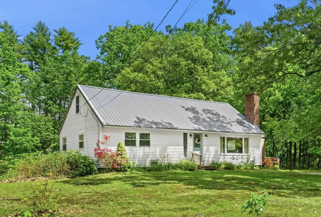 52 Pinkham Road Lee NH 03861