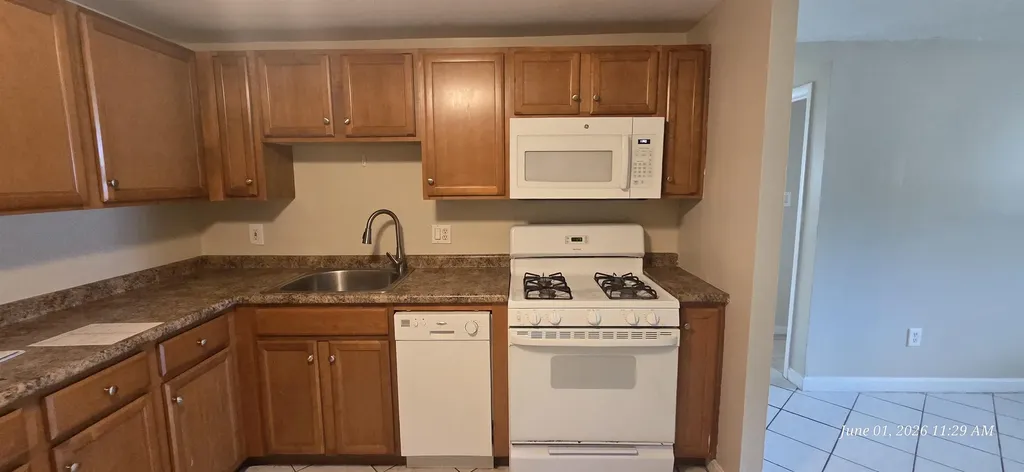 11 Lancelot Court Salem NH 03079