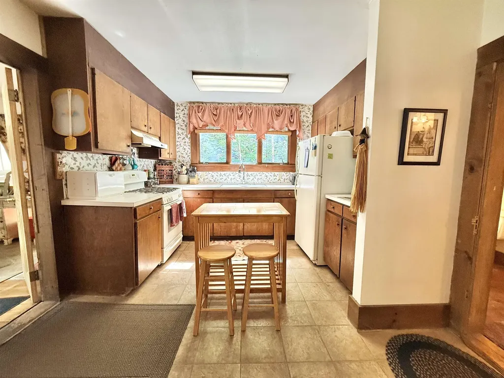 160 Parshley Road Vershire VT 05079