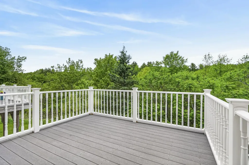 15 Shaker Heights Lane Chester NH 03036
