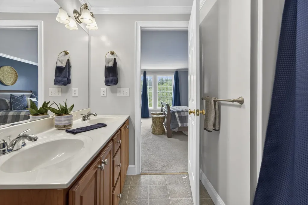 15 Shaker Heights Lane Chester NH 03036