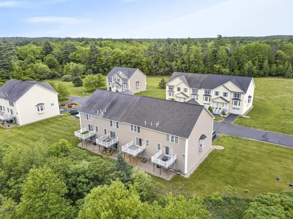 15 Shaker Heights Lane Chester NH 03036