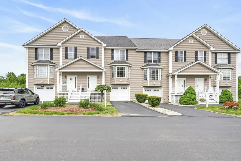 15 Shaker Heights Lane Chester NH 03036