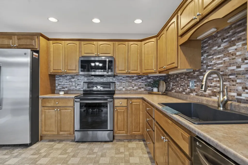 15 Shaker Heights Lane Chester NH 03036
