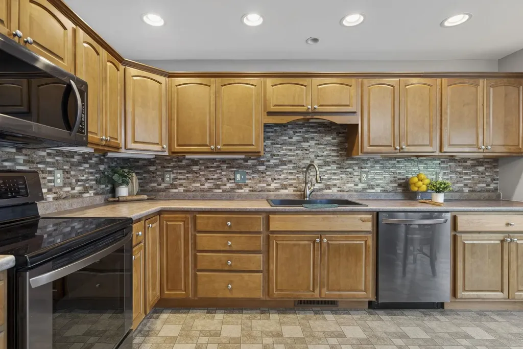 15 Shaker Heights Lane Chester NH 03036