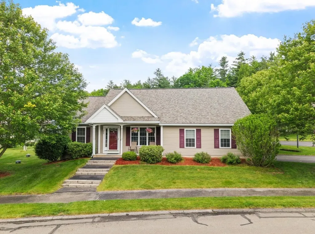22 Dixon Drive Litchfield NH 03052
