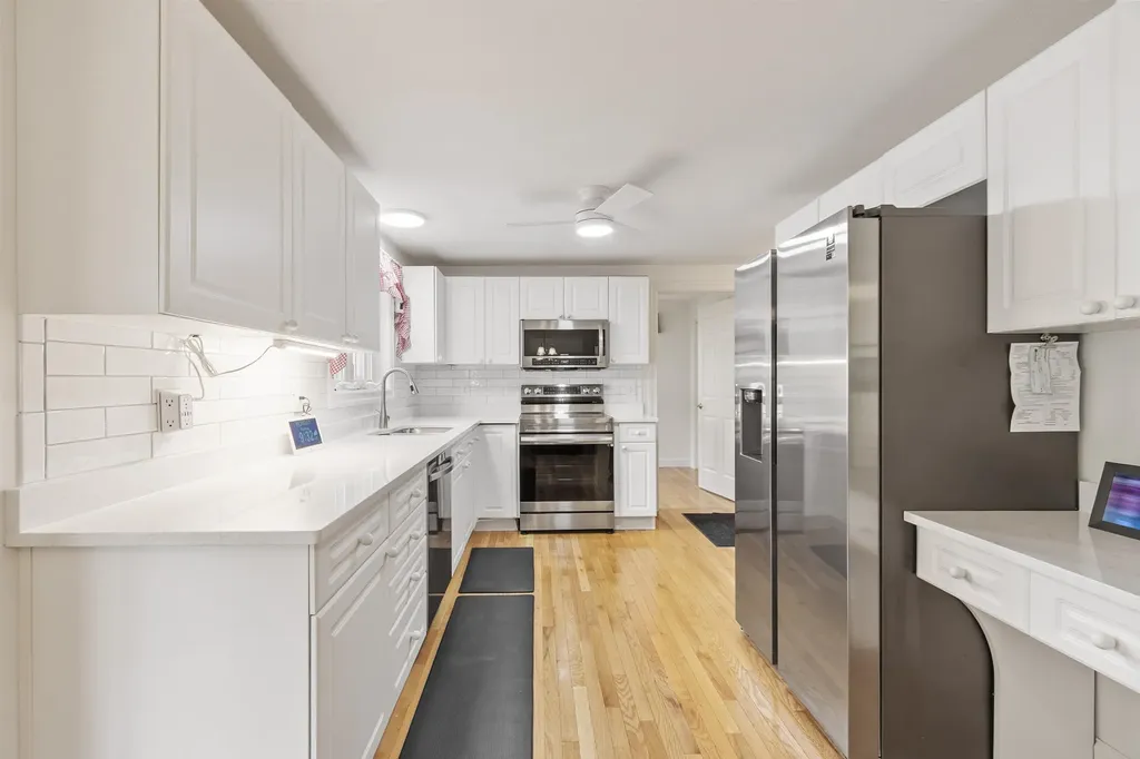 22 Dixon Drive Litchfield NH 03052