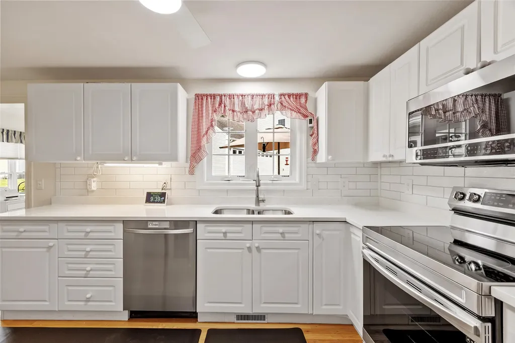 22 Dixon Drive Litchfield NH 03052