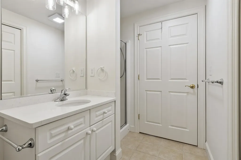22 Dixon Drive Litchfield NH 03052