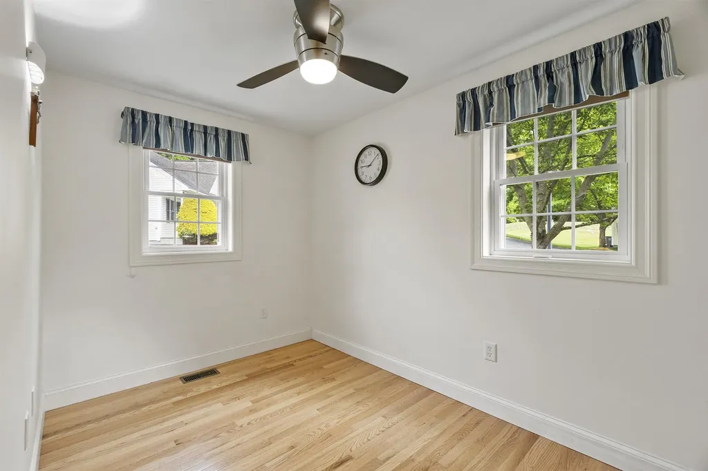22 Dixon Drive Litchfield NH 03052