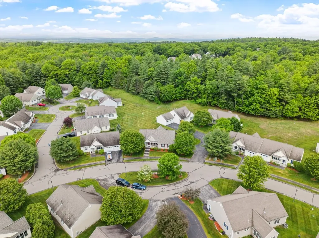 22 Dixon Drive Litchfield NH 03052