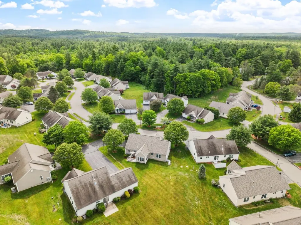 22 Dixon Drive Litchfield NH 03052