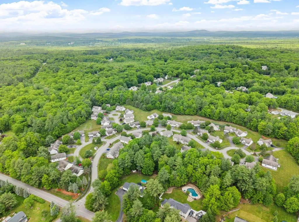 22 Dixon Drive Litchfield NH 03052