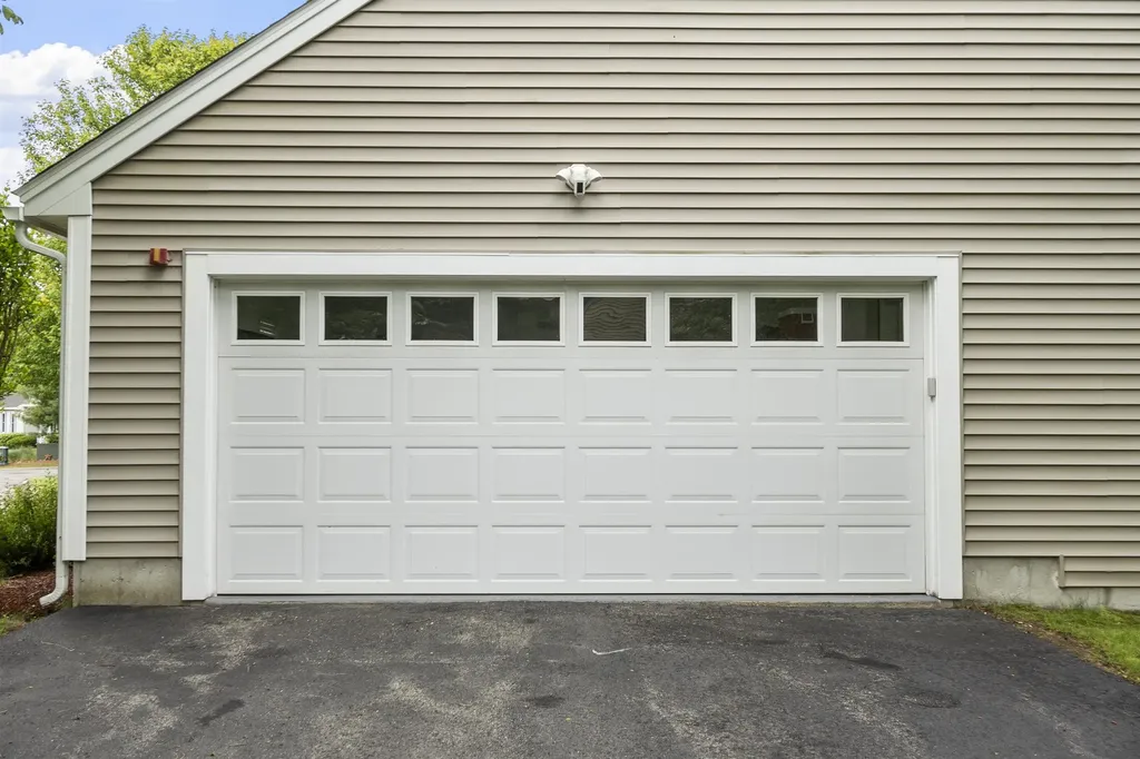 22 Dixon Drive Litchfield NH 03052