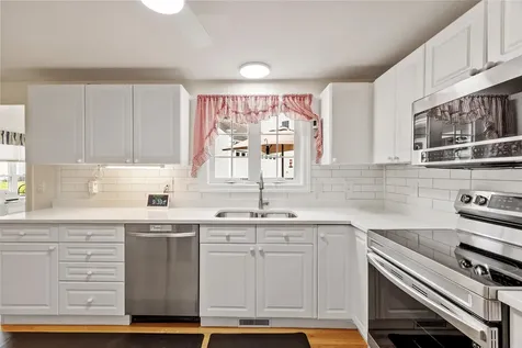 22 Dixon Drive Litchfield NH 03052