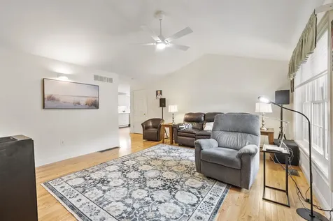 22 Dixon Drive Litchfield NH 03052