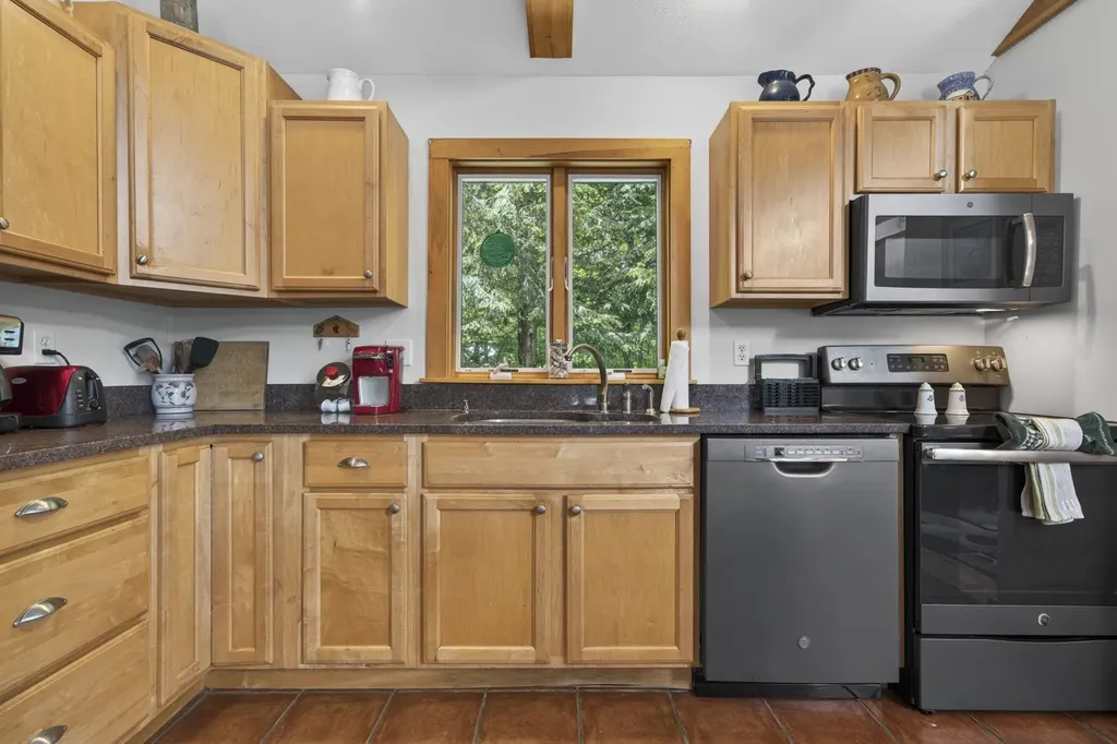 2221 Valley Road Stoddard NH 03280