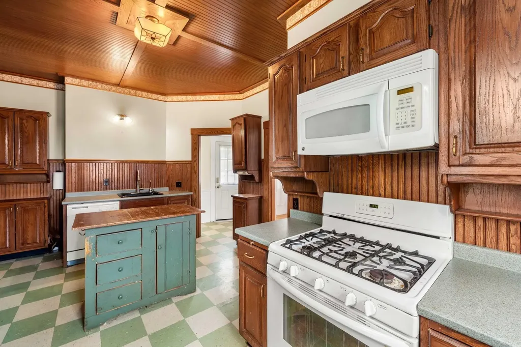30 Abbott Street Nashua NH 03064