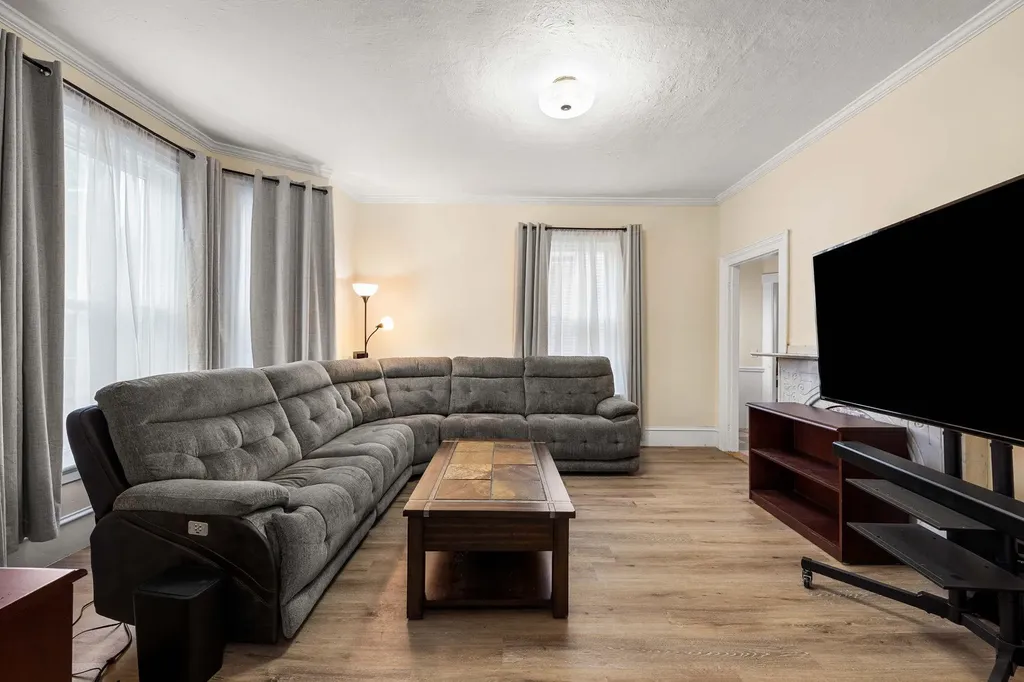 30 Abbott Street Nashua NH 03064