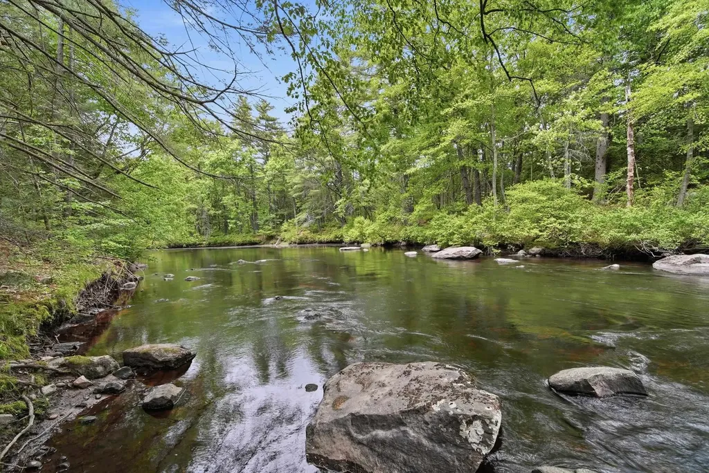 35 Iris Drive Merrimack NH 03054