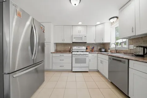 35 Iris Drive Merrimack NH 03054