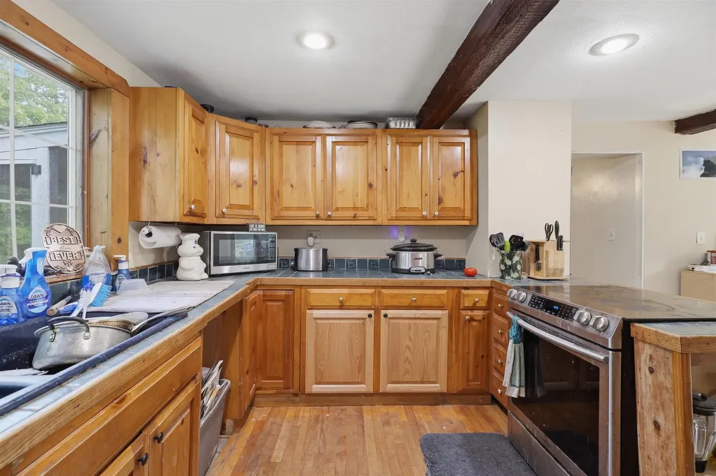 32 East Lull Place New Boston NH 03070