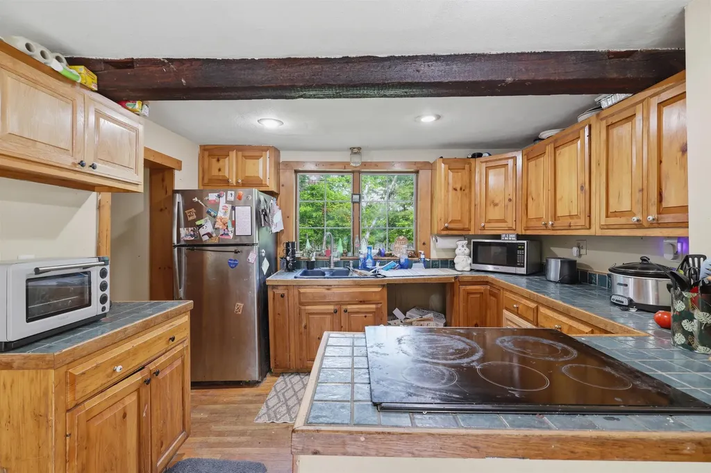 32 East Lull Place New Boston NH 03070