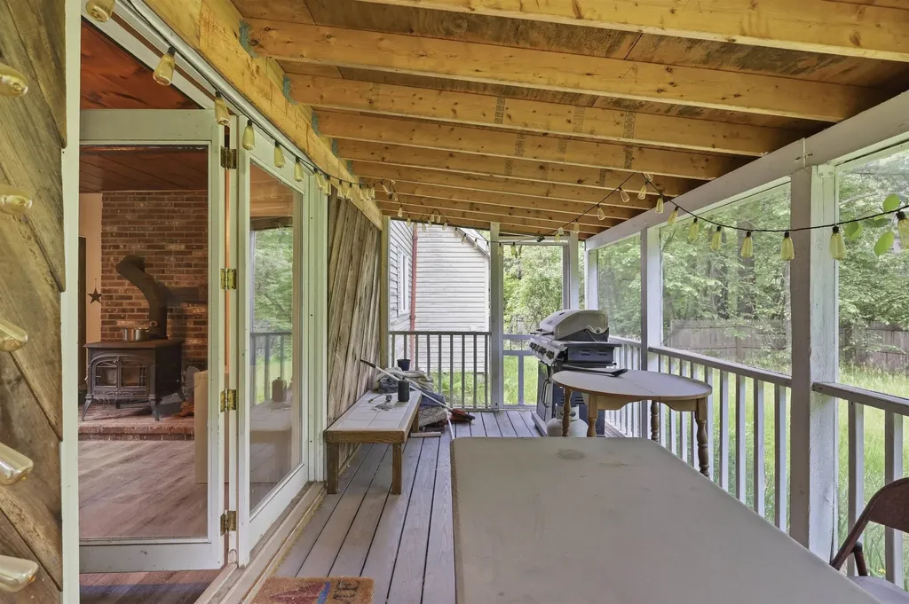 32 East Lull Place New Boston NH 03070