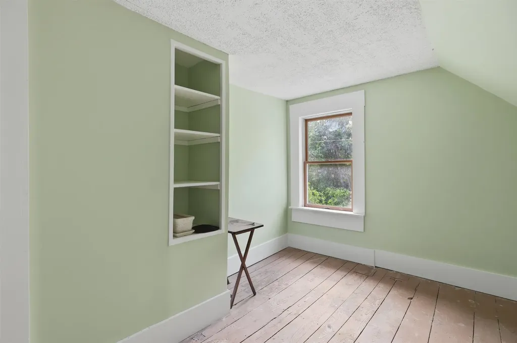 32 East Lull Place New Boston NH 03070