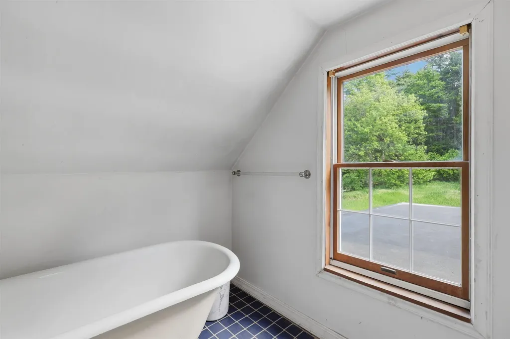32 East Lull Place New Boston NH 03070