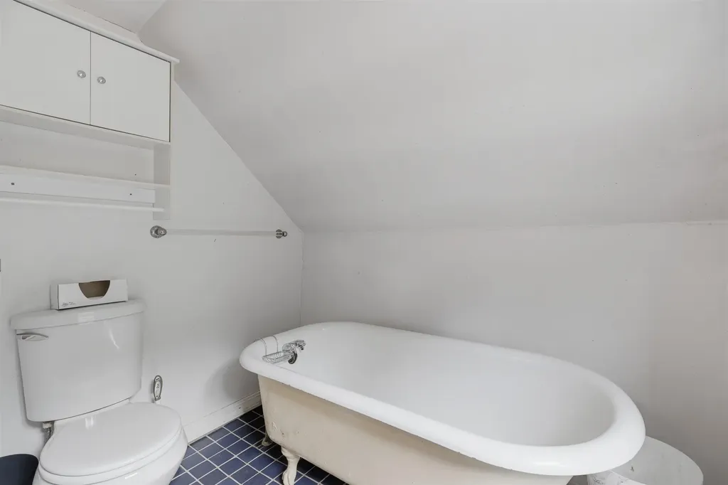 32 East Lull Place New Boston NH 03070