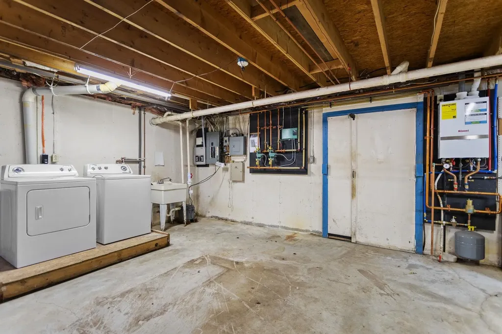 40 Hummingbird Lane Hillsborough NH 03244