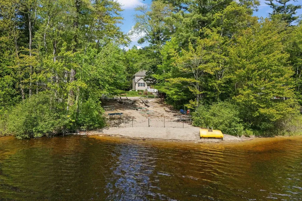 40 Hummingbird Lane Hillsborough NH 03244