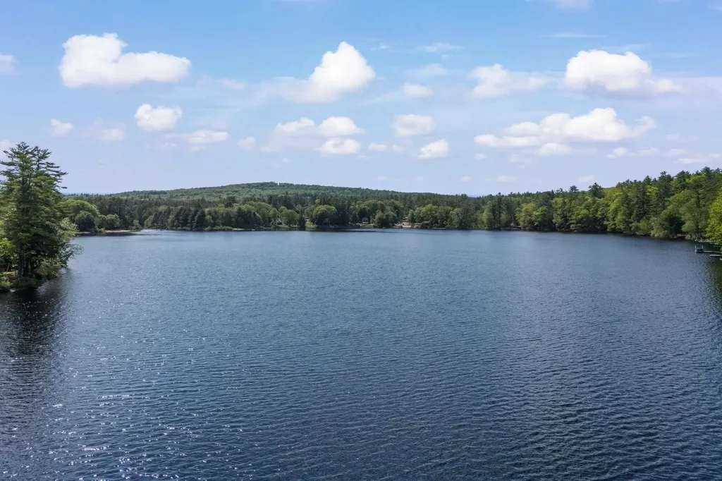 40 Hummingbird Lane Hillsborough NH 03244