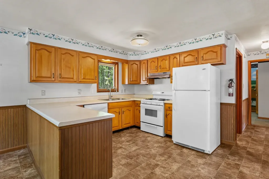40 Hummingbird Lane Hillsborough NH 03244