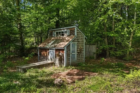 40 Hummingbird Lane Hillsborough NH 03244
