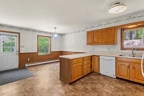 40 Hummingbird Lane Hillsborough NH 03244