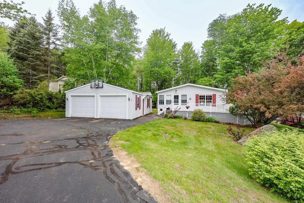 74 Dudley Circle Laconia NH 03246