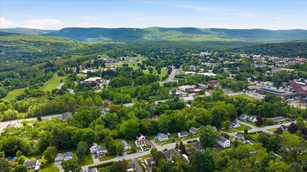21 Pageant Street Bennington VT 05201