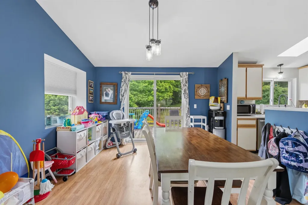 16 Cimmarron Drive Nashua NH 03062