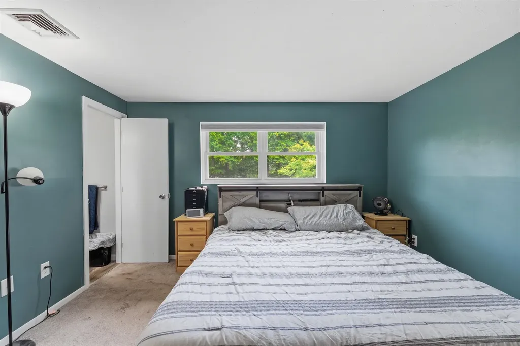 16 Cimmarron Drive Nashua NH 03062